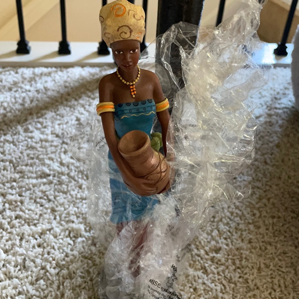 Lenox grace beauty of the Savanna statue